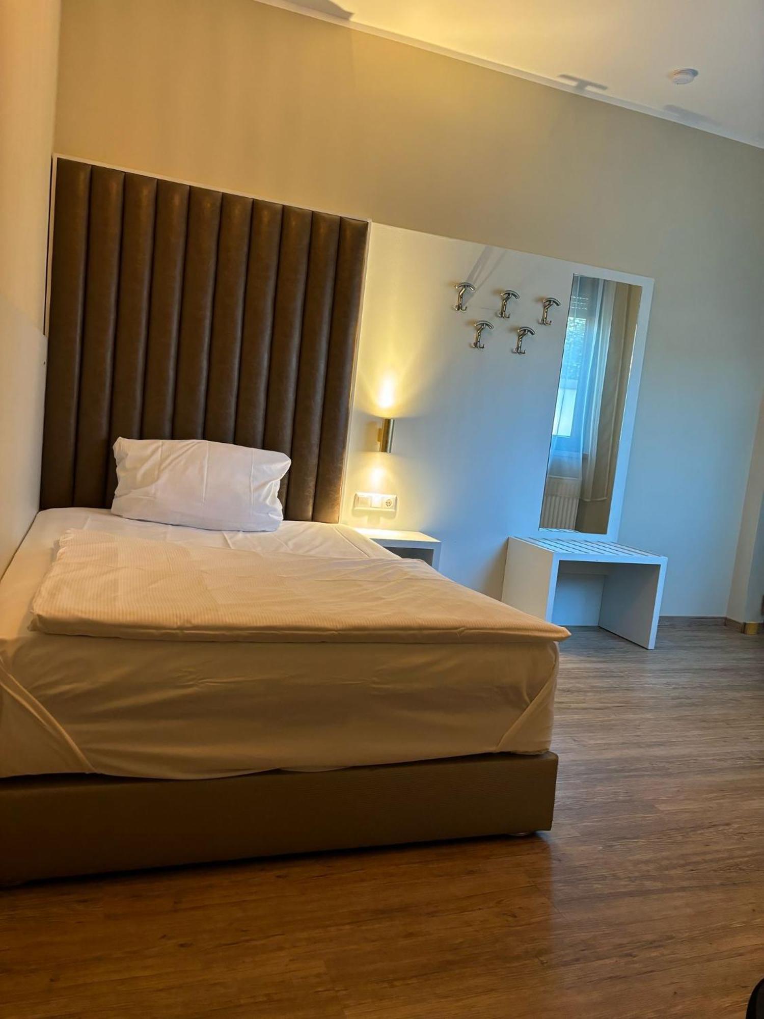 Hotel Athen Kelsterbach Exterior foto
